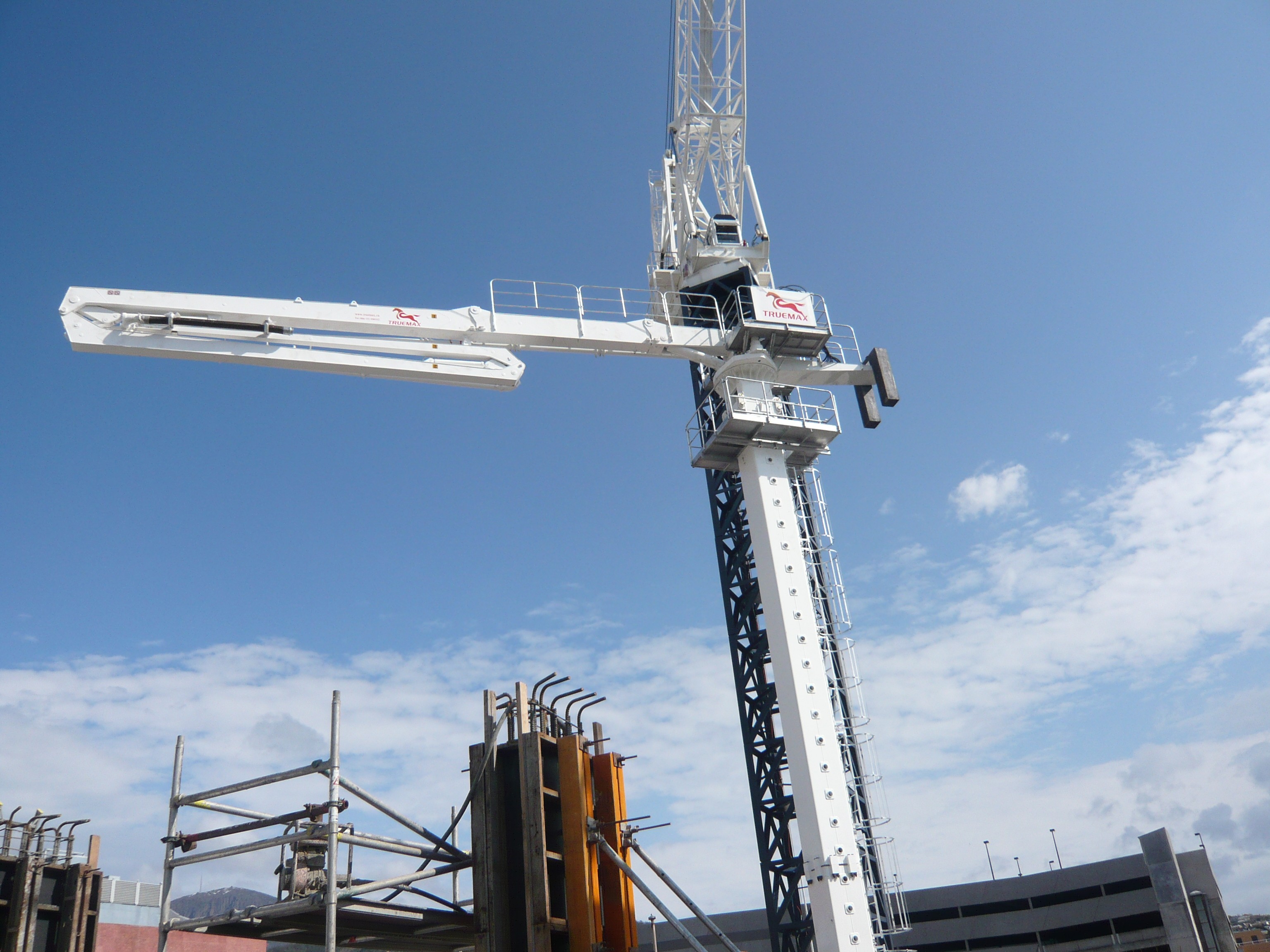 自動(dòng)爬升布料機(jī) 自動(dòng)爬升布料機(jī)